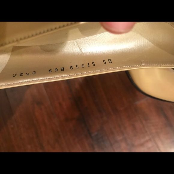 Ferragamo leather iridescent beige pumps with silver kitten heels 8.5aa narrow - Picture 6 of 6